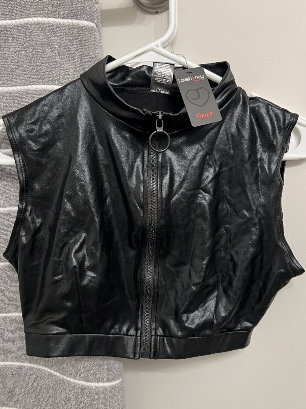 Wetlook Zipper Crop Top (L) - Picture 3 of 5